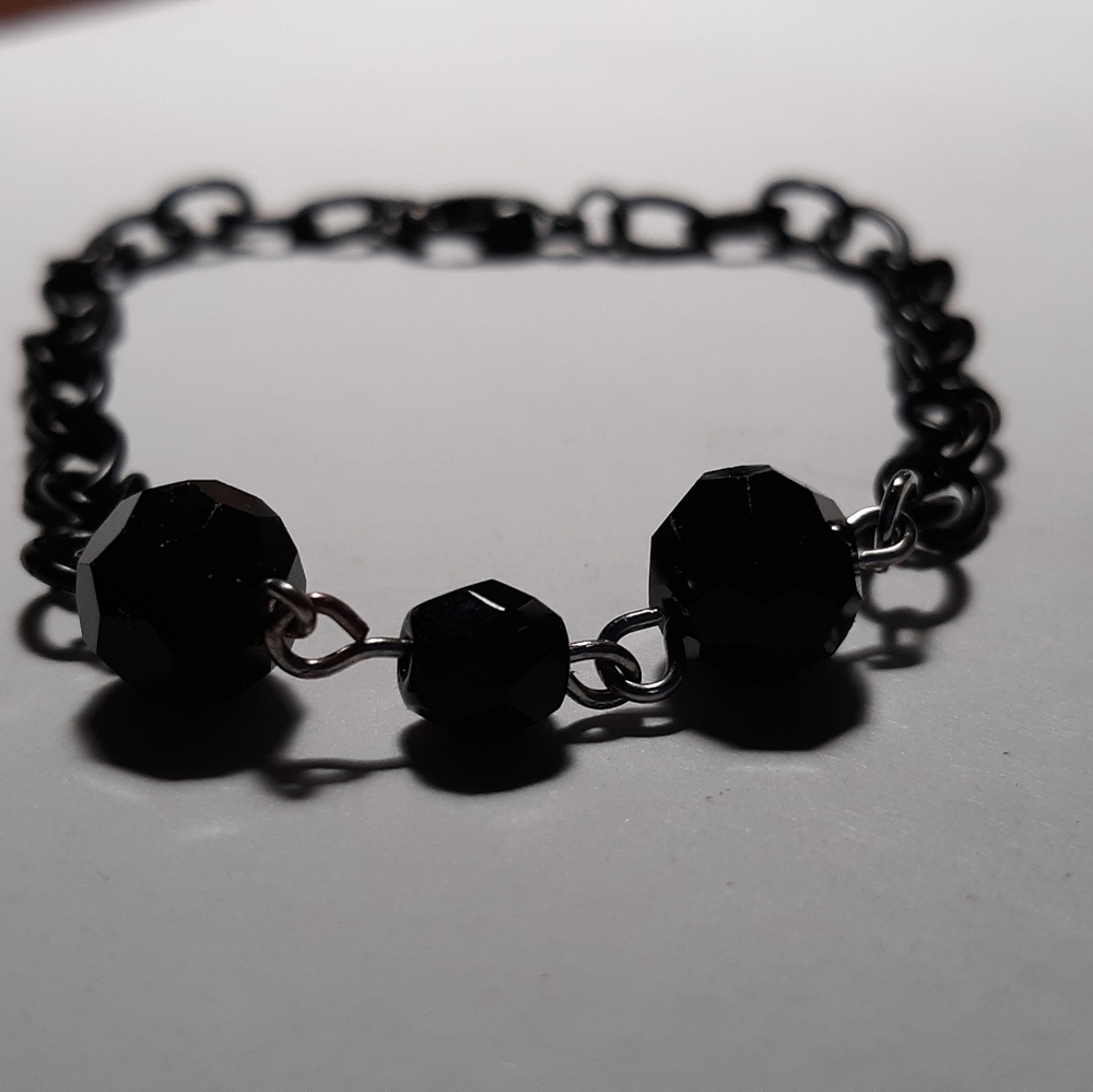 Glass bead bracelet